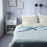Displacements PRAKTVIAL bedspread in blue, quilted, covers double bed, soft recycled polyester/cotton, unique, cozy.