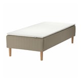 SKÅRER bed mat: white top, beige base, wooden legs, sprung support.