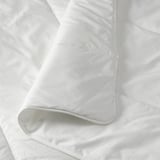 White duvet folded neatly, showcasing smooth, crisp fabric and precise stitching, highlighting its quality and craftsmanship.