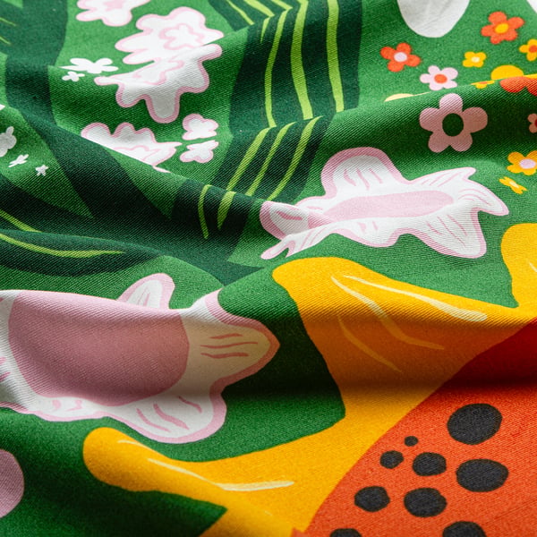 Värikäs kukkakangas, vihreä, valmiiksi leikattu auringonkukilla ja monipuolisilla kukilla, korkealaatuinen puuvillan tuntu, ihanteellinen ompeluprojekteihin.