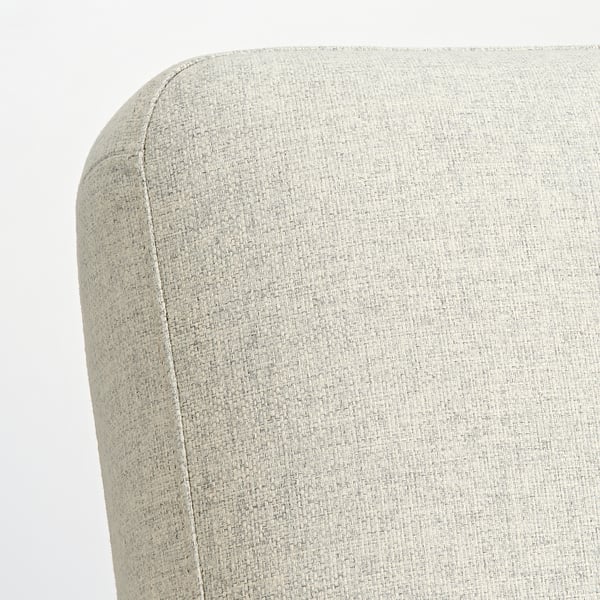 EKENÄSET-nojatuoli: pehmeä, vaaleanharmaa verhoilu puhtailla linjoilla, joka esittelee korkealaatuista käsityötä.