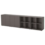 Tässä kuvassa on ikea EKET -varasto tummanharmaana. Se sekä avaa hyllyt että suljetut kaapit joustavaa säilytystä varten.