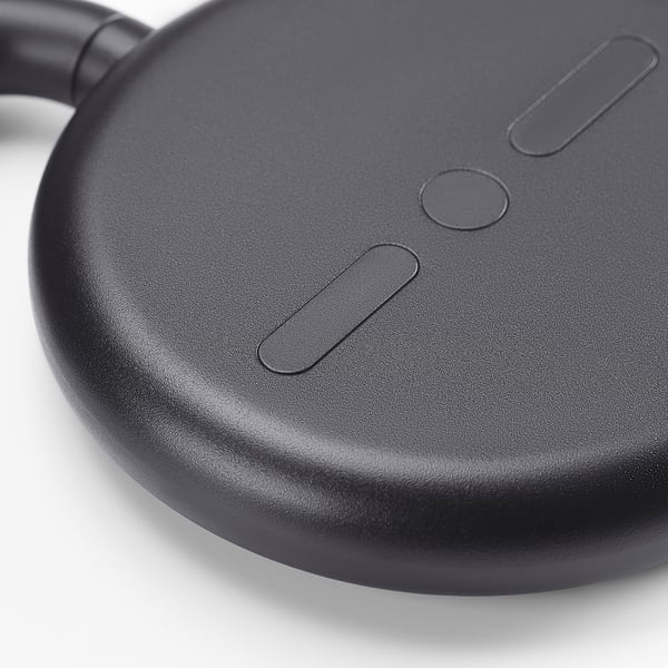 Musta pyöreä suurennuspeili sisäänrakennetuilla valoilla, tyylikäs muotoilu ja laadukas viimeistely.