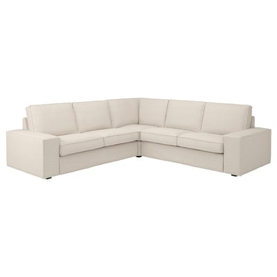 Beige KIVIK -poikkileikkaussohva, matalat käsivarret, muhkeat tyynyt. Moderni, minimalistinen, mukava rentoutumiseen ja seurusteluun.