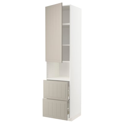 Ikea METOD -keittiö: beige, korkea kappi avoimella ja suljetulla säilytystilalla. Moderni, suorakaiteen muotoinen muotoilu, jossa yhdistyvät puu ja metalli.