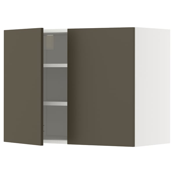 Tummanruskea ikea METOD keittiön seinäkaappi, jossa on beige sisustus ja säädettävät hyllyt.