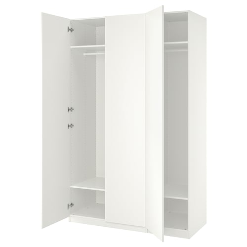 Valkoinen ikea PAX -vaatekaappi, jossa ovet ovat auki, paljastaen tyhjät hyllyt ja ripustustangon.