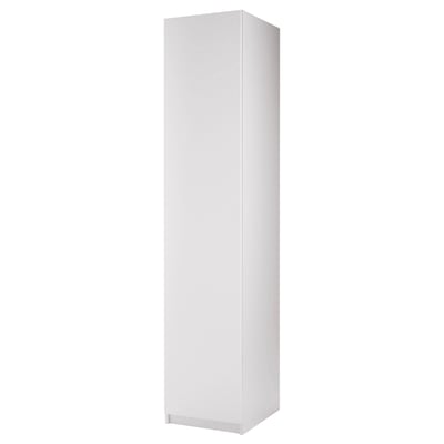 Valkoinen ikea PAX -vaatekaappi, jossa on tyylikäs, minimalistinen muotoilu. Se on korkea, suorakaiteen muotoinen kaappi, jossa on kapea runko ja sileä pinta.