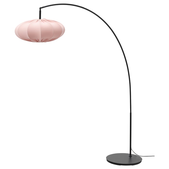 lattiavalaisimet-jalkalamppu-tuovat-valoa-tilaan-ikea