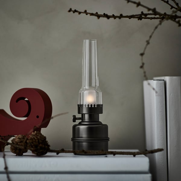 STRÅLA Led-koristepöytävalaisin, lasi paristokäyttöinen/tummanharmaa, 19 cm