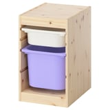 TROFAST vaaleapuuinen lasten järjestäjä violeteilla ja valkoisilla roskakoreilla.