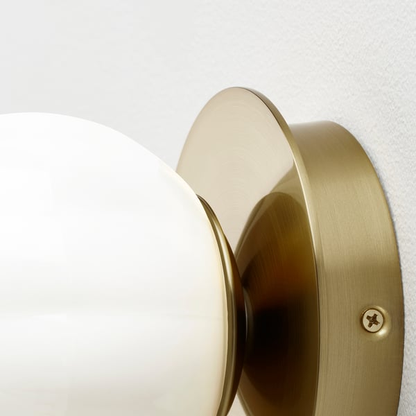 AKTERSPRING Vägglampa, fast installation, opalvit glas/förmässingad, 15 cm