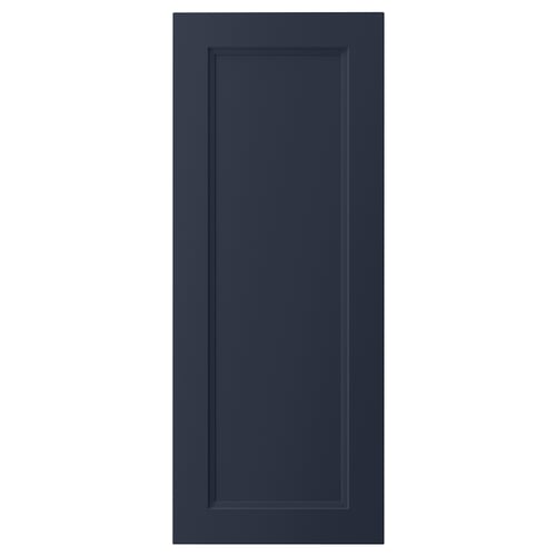 En mörkblå AXSTAD köksskåpslucka med slät, rektangulär design och infälld panel. Den är tillverkad av träfiberskiva med en front av plastfolie.