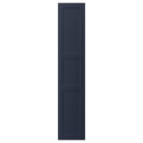 En blå AXSTAD köksskåpslucka med en slät, rektangulär design och infälld panel.