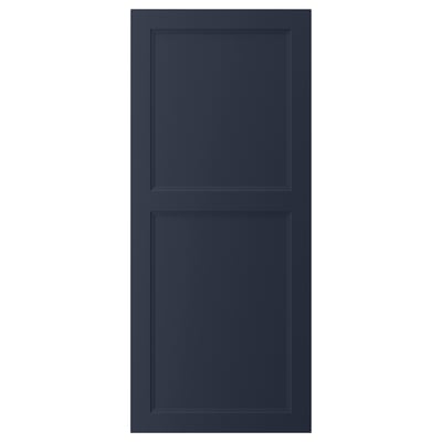 En blå AXSTAD köksskåpslucka med en slät, indragen paneldesign med ett modernt, elegant utseende.