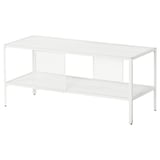 Ett vitt BAGGEBO tv-bänk med en ren, minimalistisk design med två trådhyllor för luftig förvaring.