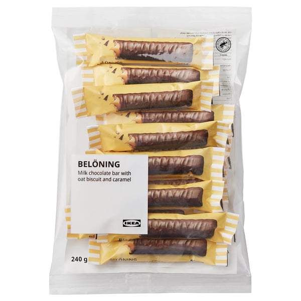 Genomskinlig plastpåse med tillhörande mjölkchokladkakor från IKEA, innehållande flera individuellt förpackade bars.