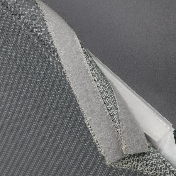 Kolgrå BERGMUND stolsöverdrag, avtagbart och tvättbart. Dragkedja detalj synlig.