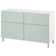 Ett BESTÅ-sideboard i ljusgrönt med vit topp, med fyra dörrar och två lådor med snygga metallben.