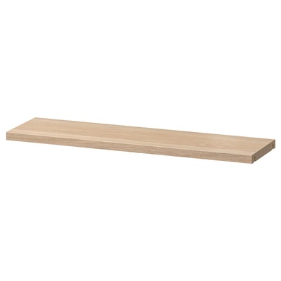 En ikea BESTÅ justerbar trähylla. Den är rektangulär, ljusbrun och gjord av spånskiva med plastkant.