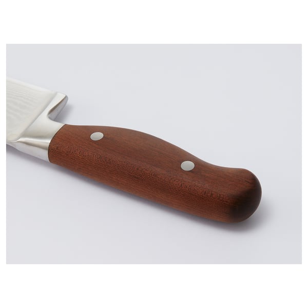 Tvärsnitt av en högkvalitativ kniv med trähandtag och stålblad, som visar intrikat hantverk och hållbara material.