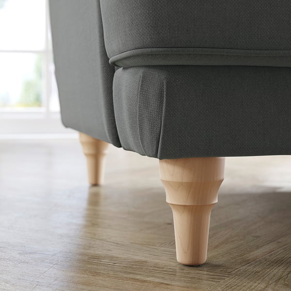 Närbild på ESSEBODA soffor, mörkgrått tyg och ljusa träben.