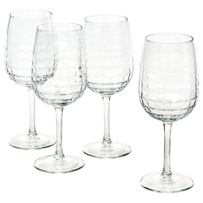 Fyra klara, fasetterade vinglas i ett set, gjorda av glas. Elegant design, perfekt för vin och speciella tillfällen.