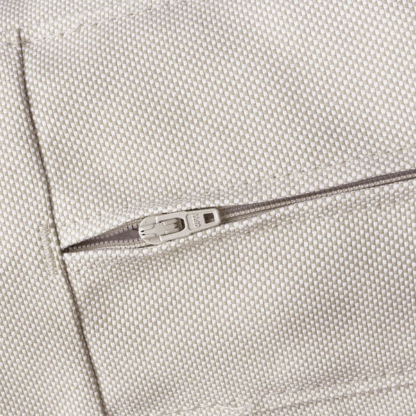 Kuddfodral med dragkedja av texturerat beige tyg, dragkedja av hög kvalitet synlig.