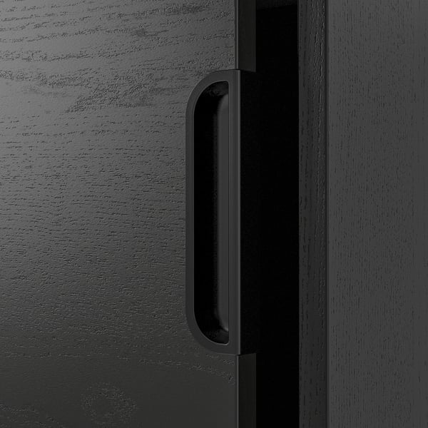 Svart skåp med minimalistiskt handtag som visar upp elegant design och hållbar konstruktion.