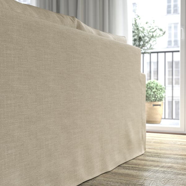 Närbild av beige soffa som visar upp sin mjuka, inbjudande textur och eleganta design.