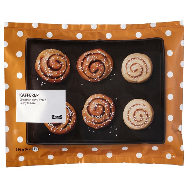 IKEA KAFFEREP förpackning: sex frysta kanelbullar, redo att bakas.