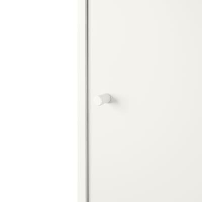 Vit skjutdörrsdetalj, minimalistisk design, slät finish, modern stil.