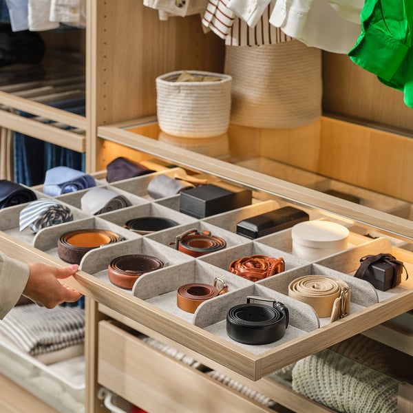 KOMPLEMENT Utdragbart hyllplan med avdelare, vitlaserad ekeffekt/ljusgrå, 100x58 cm