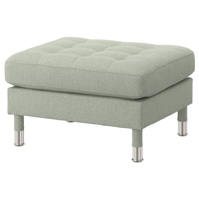 EN LANDSKRONA ljusgrön fotpall. Den har ett tuftat fyrkantigt säte, fyra kromade ben och elegant modern design.