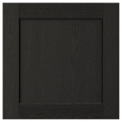 LERHYTTAN: svart köksskåp med träram och fanerpanel, klassisk design.