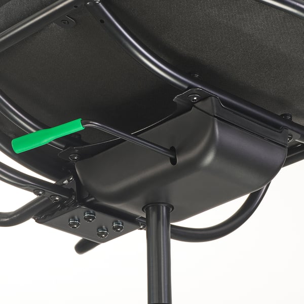 En närbild av en justerbar mekanism för spelstolar. En grön spak justerar lutningsfunktionen, vilket framhäver dess hållbarhet och användarvänliga design.