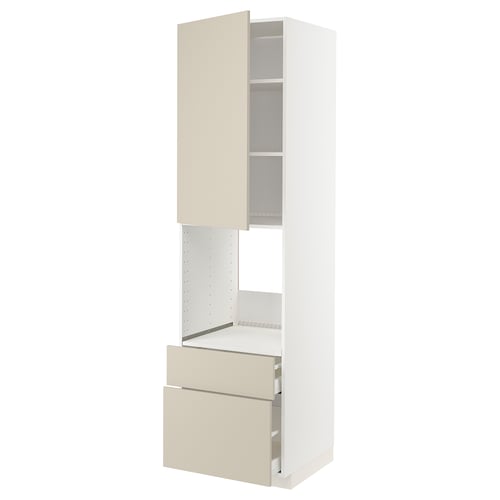 Beige METOD köksbänk med lådor och hyllor.