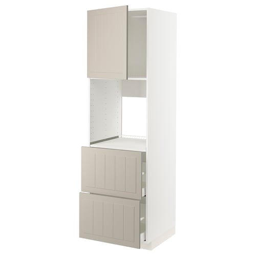 METOD köksförvaring i beige. Lådor och hyllor, helvita med beige handtag. Hög och rektangulär med en modern utformad design.
