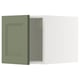 Ett METOD köksskåp med grågrön axstadfront, tillverkad av träfiberskiva och plastfolie, med rektangulär design och gångjärn som snäpps fast.