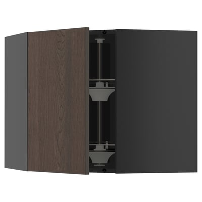 Köksskåp i mörkt trä och grått med justerbara hyllor och modern design.