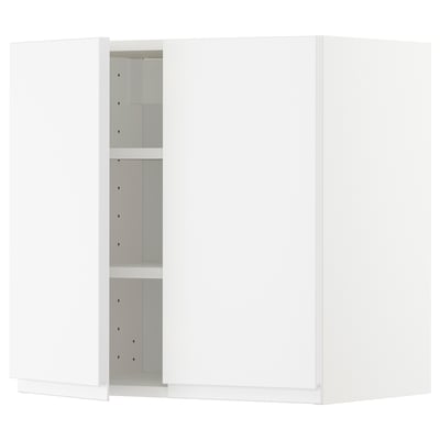 Vitt väggskåp, en del av ikeas METOD kökssystem, med justerbara hyllplan, minimalistisk design och matt finish.