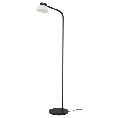 SAMBORD-lampa: elegant svart, böjd hals, rund bas, justerbar skärm, modern golvlampa.