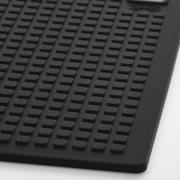 Närbild av texturerad svart silikondyna som visar upp dess slitstarka, halkfria yta.