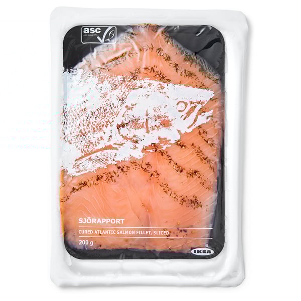Vakuumförpackad gravad laxfilé, märkt SJÖRAPPORT, redo att serveras som huvudrätt eller buffé.