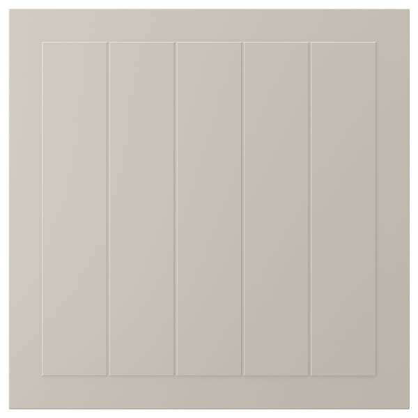 Bilden visar en beige STENSUND skåpdörr med vertikala spår och en rektangulär design.