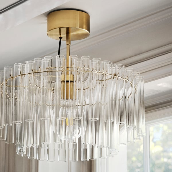 Ljuskrona i mässing och glas STOCKHOLM 2025 med 54 rör, elegant och modern design.