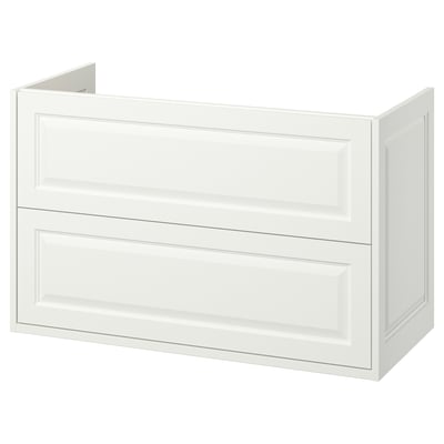 En vit TÄNNFORSEN badrumskommod med klassiska detaljer och fasade kanter. Den har två lådor och är designad för väggmontering.