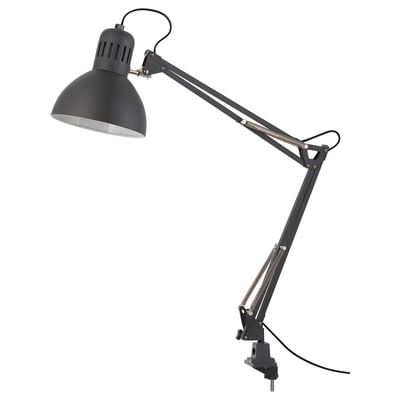 En TERTIAL justerbar grå skrivbordslampa med metallisk finish och en bred justerbar arm.
