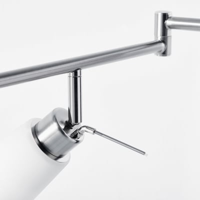 Snygg metallskena med justerbara punkter. Nickelfinish av hög kvalitet, modern design.