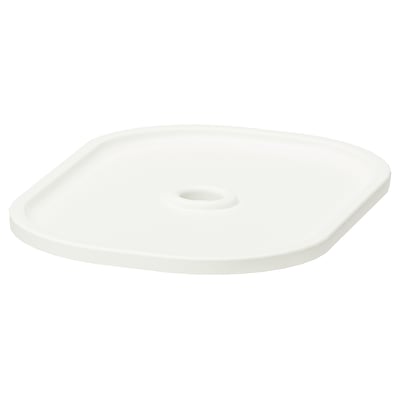Tillverkad av ett vitt, fyrkantigt TROFAST förvaringslock tillverkat av 50% återvunnen plast. Det är en liten kombination av ventil och handtag.
